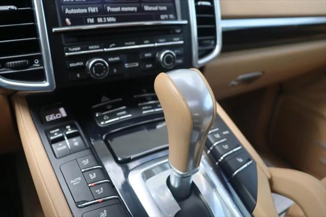 2012 Porsche Cayenne Standard