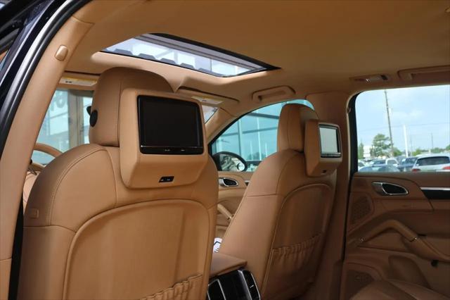 2012 Porsche Cayenne Standard