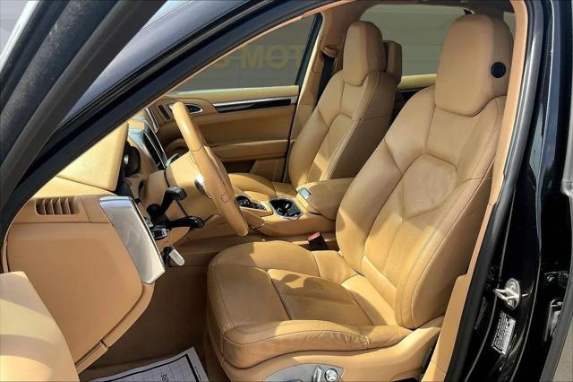 2012 Porsche Cayenne Standard
