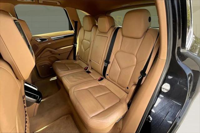 2012 Porsche Cayenne Standard