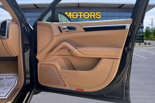 2012 Porsche Cayenne Standard