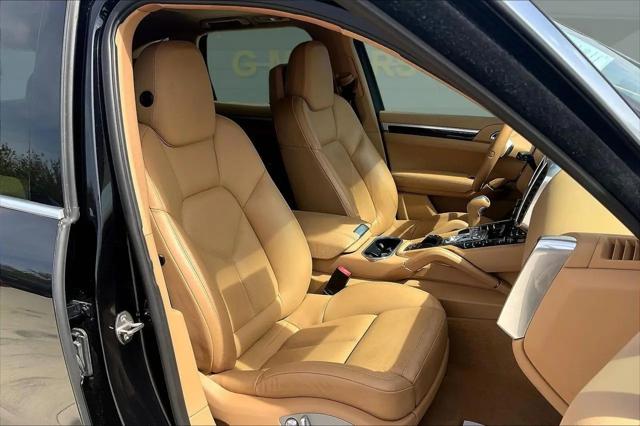 2012 Porsche Cayenne Standard