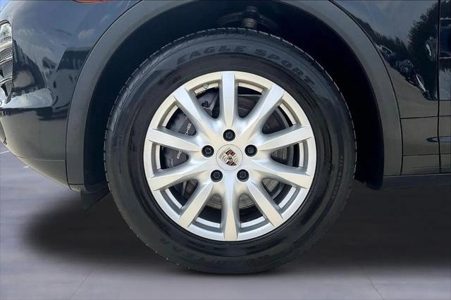 2012 Porsche Cayenne Standard