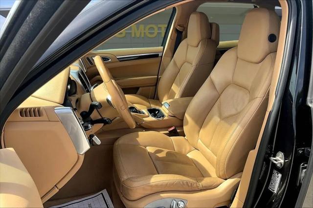 2012 Porsche Cayenne Standard