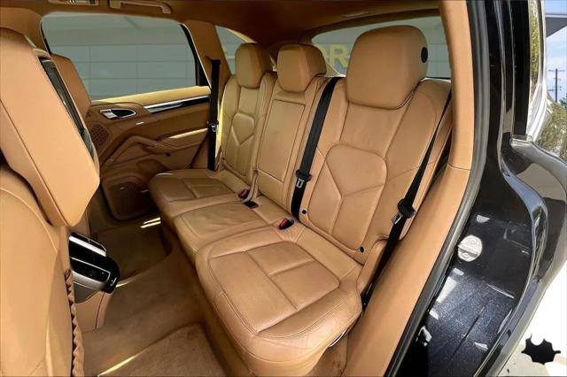 2012 Porsche Cayenne Standard