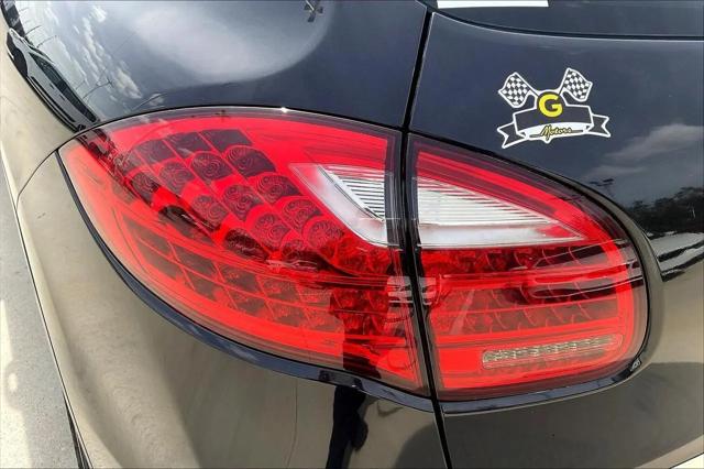 2012 Porsche Cayenne Standard