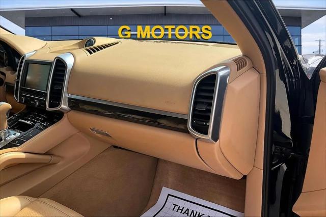 2012 Porsche Cayenne Standard