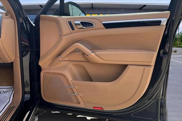 2012 Porsche Cayenne Standard