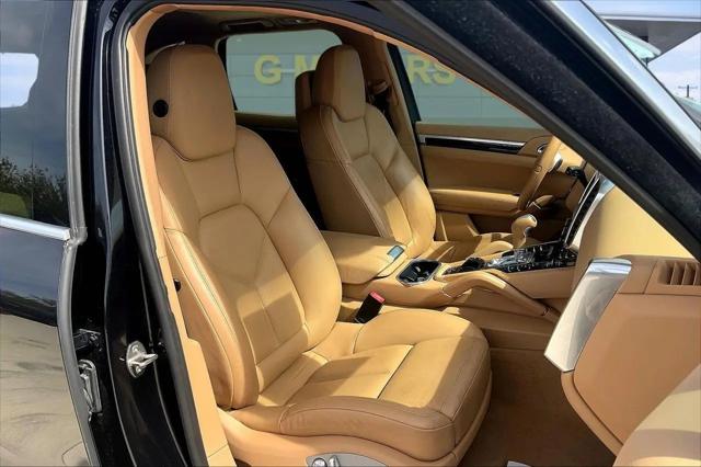2012 Porsche Cayenne Standard