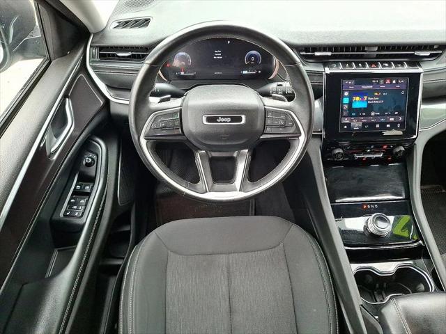 2022 Jeep Grand Cherokee L Laredo 4x4