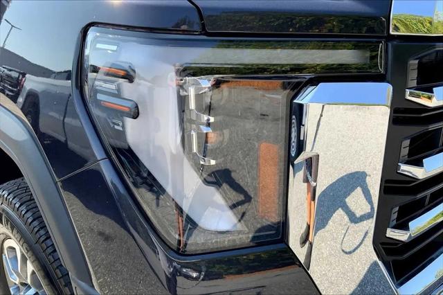 2025 GMC Sierra 3500HD 4WD Crew Cab Standard Bed SLT