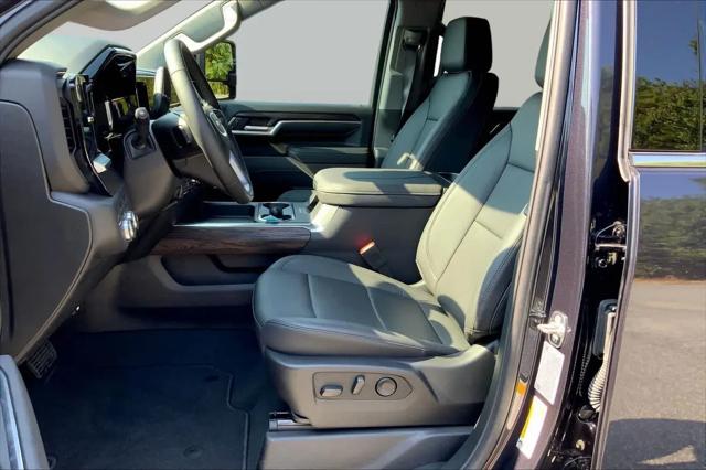 2025 GMC Sierra 3500HD 4WD Crew Cab Standard Bed SLT