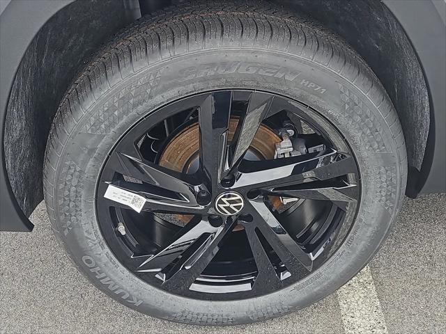 2026 Volkswagen Atlas Cross Sport SEL R-Line Black