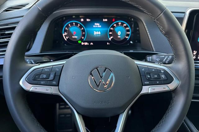 2026 Volkswagen Atlas Cross Sport SEL R-Line Black