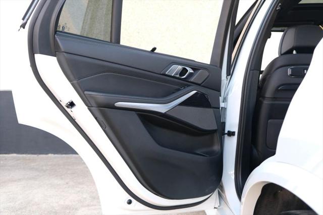 2024 BMW X5 M60i