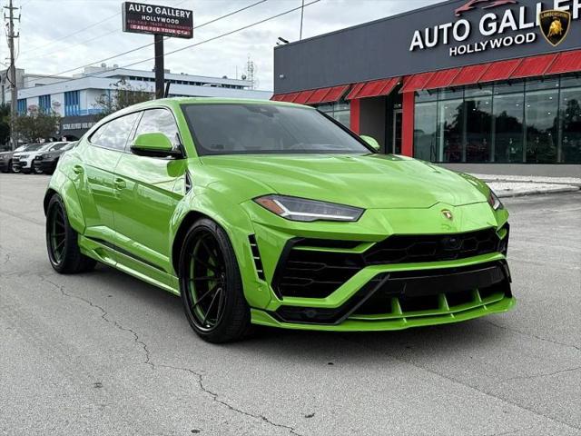 2022 Lamborghini Urus Pearl Capsule