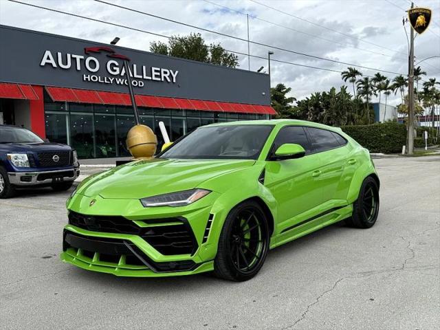 2022 Lamborghini Urus Pearl Capsule