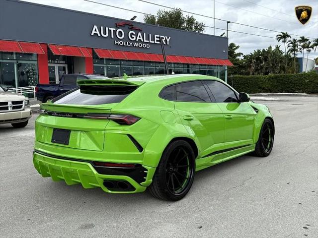 2022 Lamborghini Urus Pearl Capsule