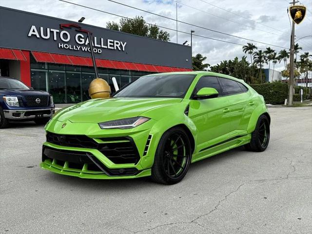 2022 Lamborghini Urus Pearl Capsule