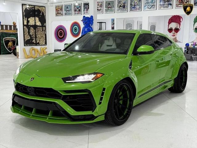 2022 Lamborghini Urus Pearl Capsule
