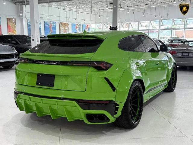 2022 Lamborghini Urus Pearl Capsule