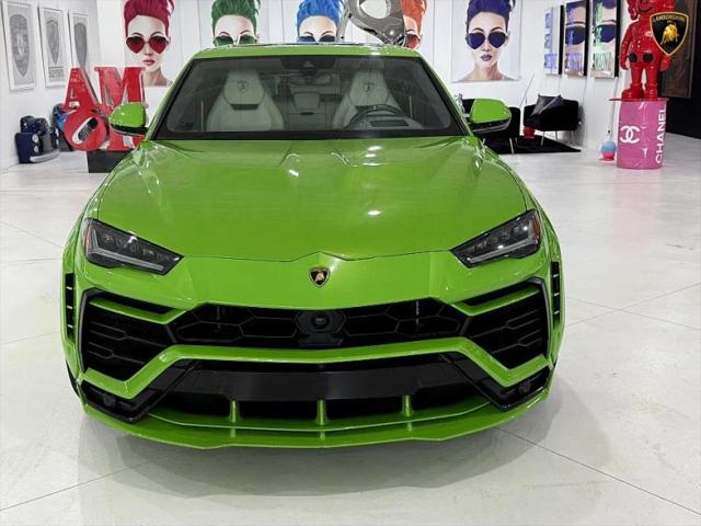 2022 Lamborghini Urus Pearl Capsule