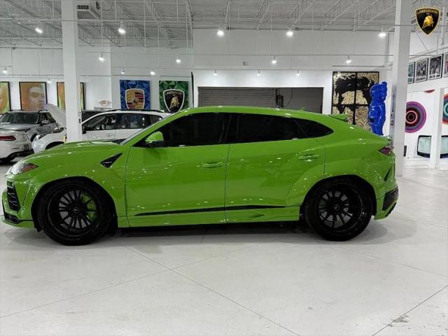 2022 Lamborghini Urus Pearl Capsule