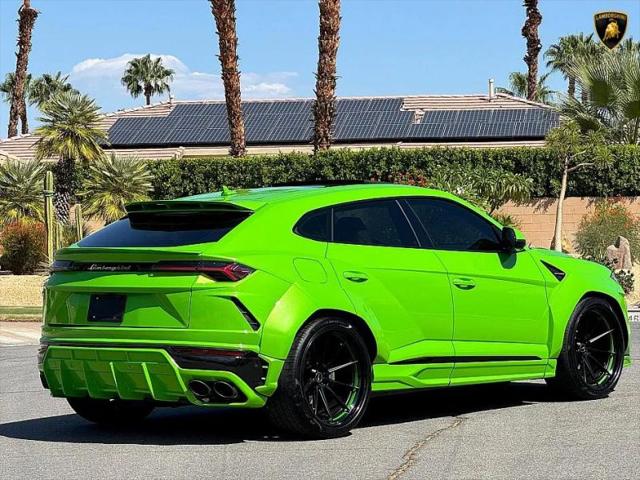 2022 Lamborghini Urus Pearl Capsule