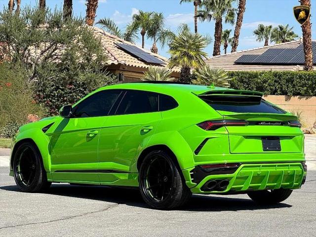 2022 Lamborghini Urus Pearl Capsule