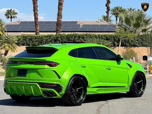 2022 Lamborghini Urus Pearl Capsule