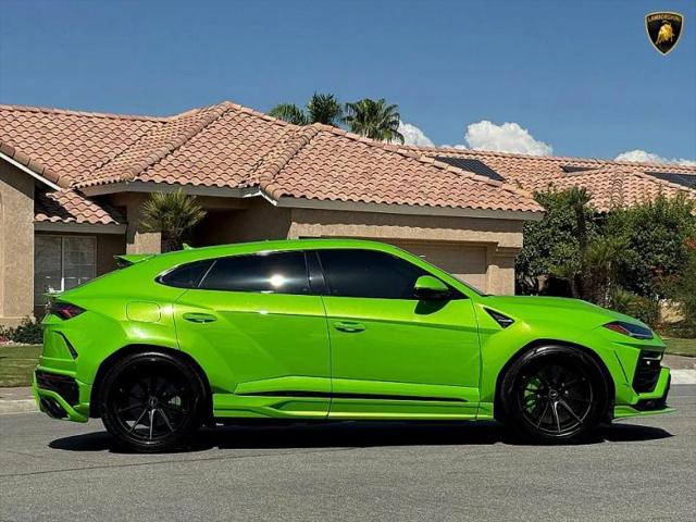 2022 Lamborghini Urus Pearl Capsule