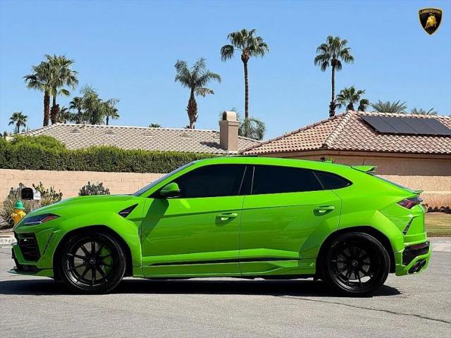 2022 Lamborghini Urus Pearl Capsule