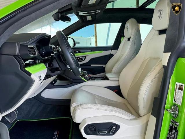 2022 Lamborghini Urus Pearl Capsule