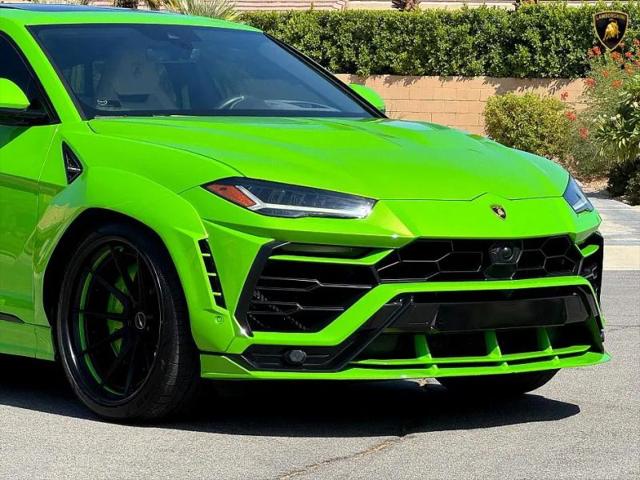 2022 Lamborghini Urus Pearl Capsule
