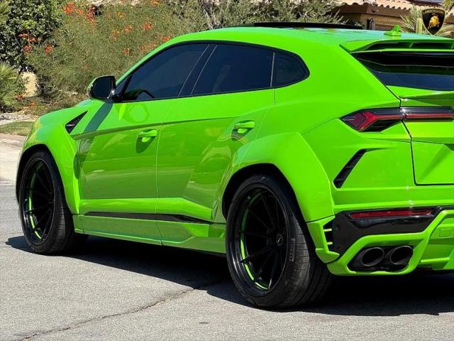 2022 Lamborghini Urus Pearl Capsule