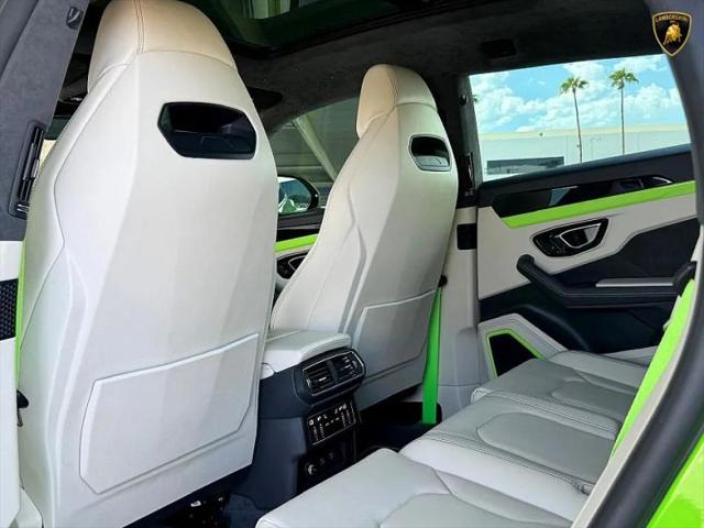 2022 Lamborghini Urus Pearl Capsule