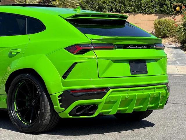 2022 Lamborghini Urus Pearl Capsule