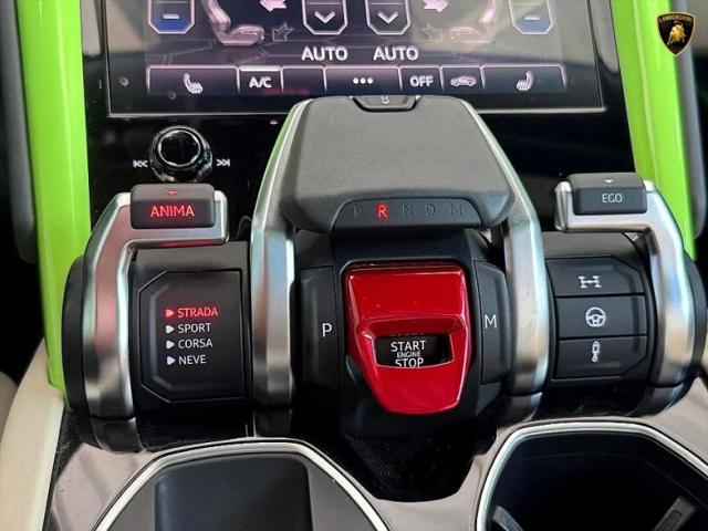 2022 Lamborghini Urus Pearl Capsule