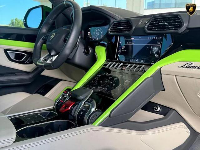 2022 Lamborghini Urus Pearl Capsule