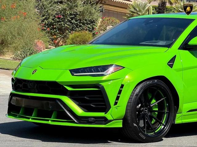 2022 Lamborghini Urus Pearl Capsule