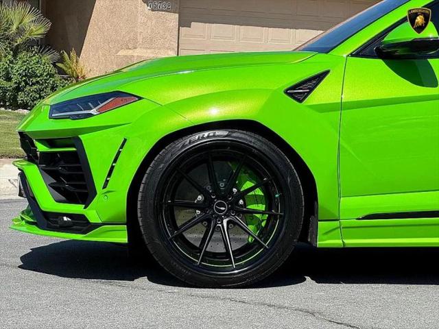 2022 Lamborghini Urus Pearl Capsule