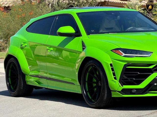 2022 Lamborghini Urus Pearl Capsule