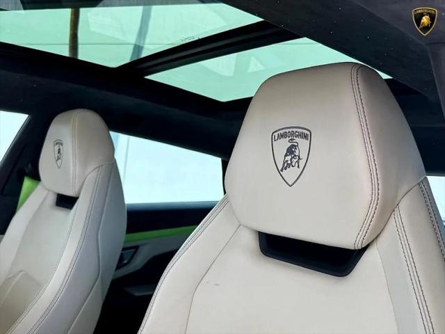 2022 Lamborghini Urus Pearl Capsule