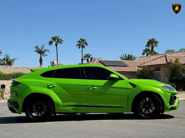 2022 Lamborghini Urus Pearl Capsule