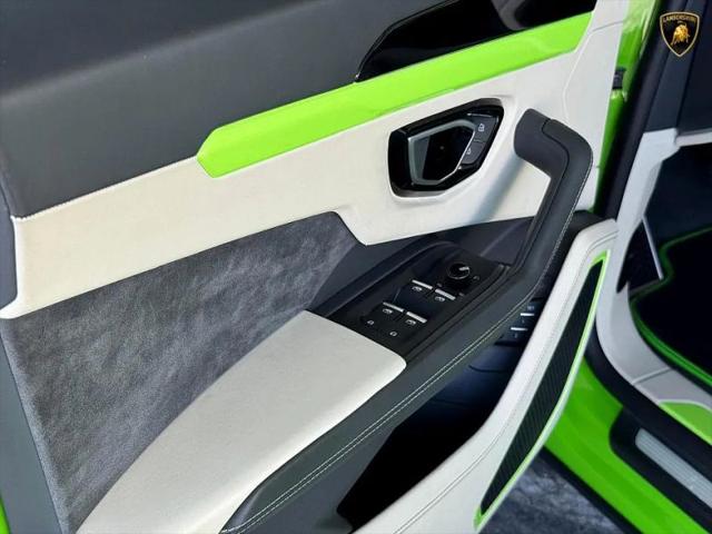 2022 Lamborghini Urus Pearl Capsule