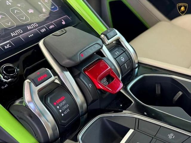2022 Lamborghini Urus Pearl Capsule