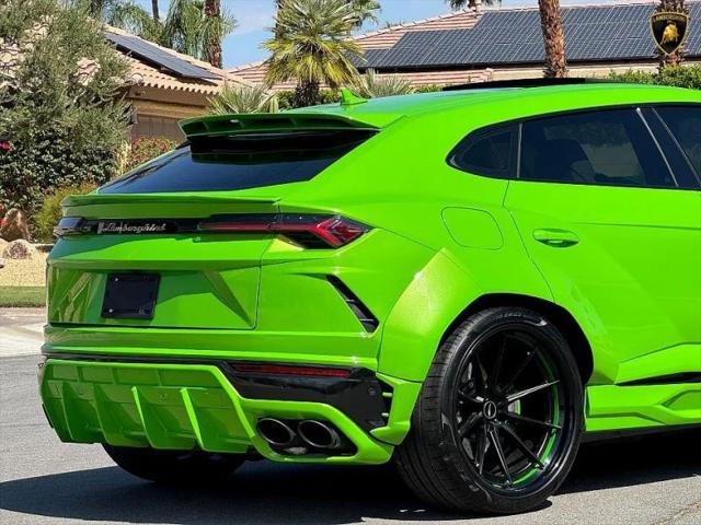 2022 Lamborghini Urus Pearl Capsule