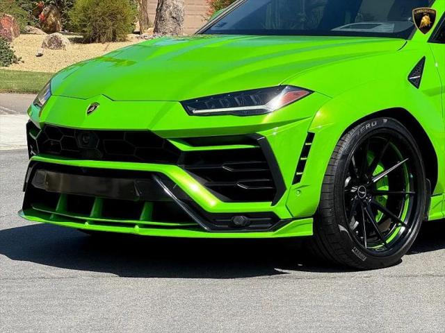 2022 Lamborghini Urus Pearl Capsule