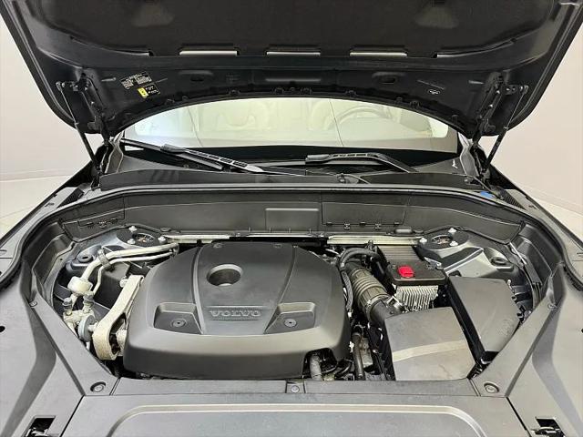 2021 Volvo XC90 T6 Momentum 7 Passenger