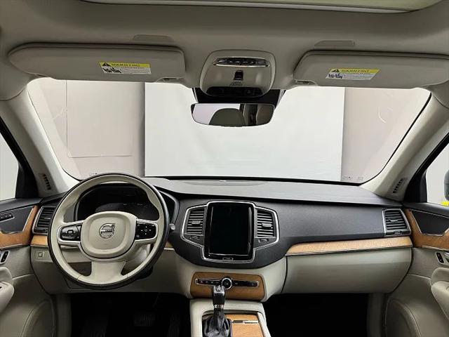 2021 Volvo XC90 T6 Momentum 7 Passenger